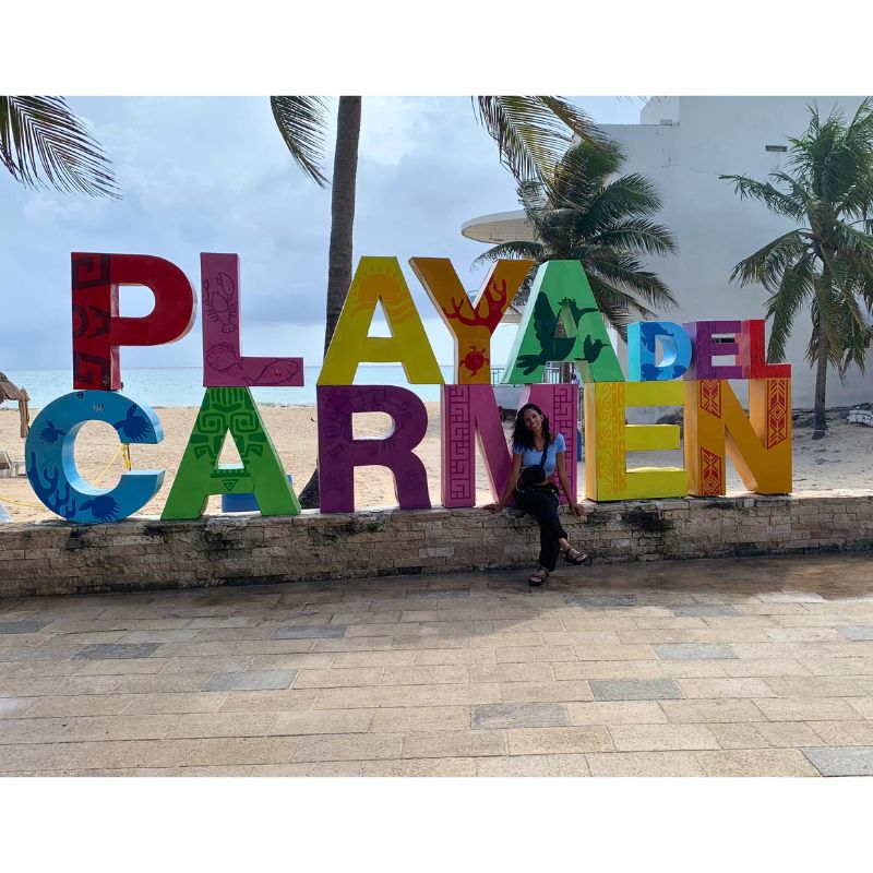 Letrero colorido de Playa del Carmen, atractivo turístico