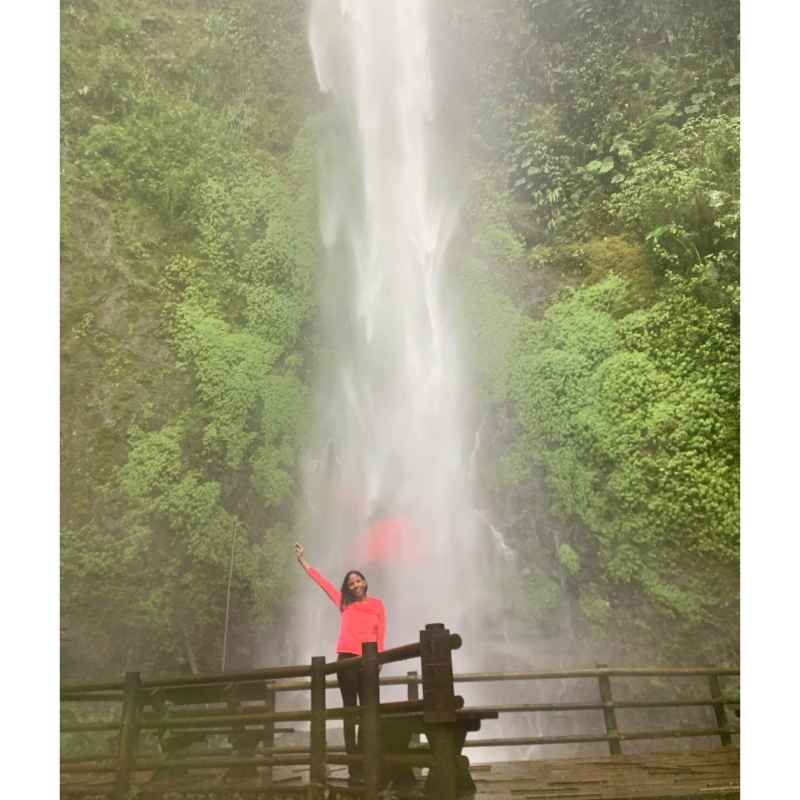 Turismo de naturaleza en la Cascada Los Frailes, Colombia